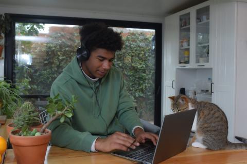 man-working-with-pet-cat.